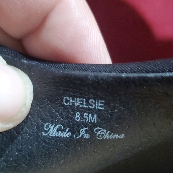 Donald J. Pliner Black and Silver Heels with Pointed Toe - Picture 11 of 11